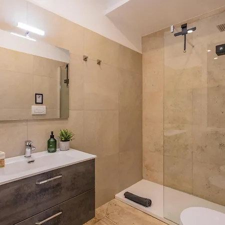 Luxury House In Nicolo V 120 Mq Rom